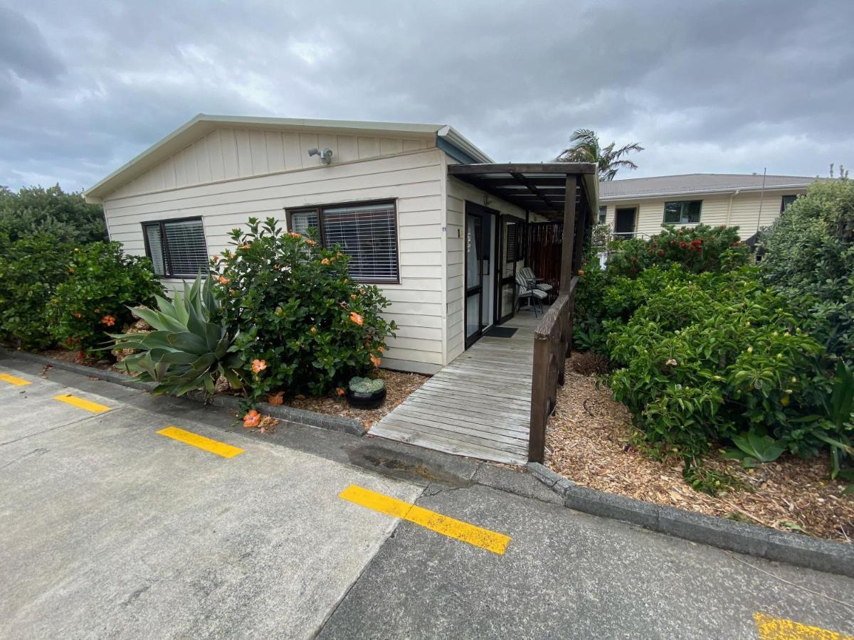 Opononi Lighthouse Motel Exterior photo